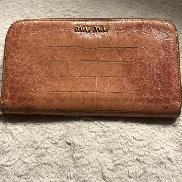 Mui Mui Crock Embossed Pink Wallet - Picture 1 of 11